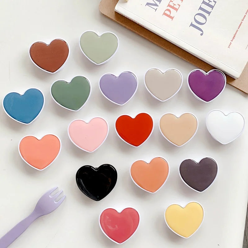 Universal Heart Shaped Phone Socket Holder Finger Grip Bracket Support Telephone for IPhone 15 14 13 Samsung Pocket Socket Stand